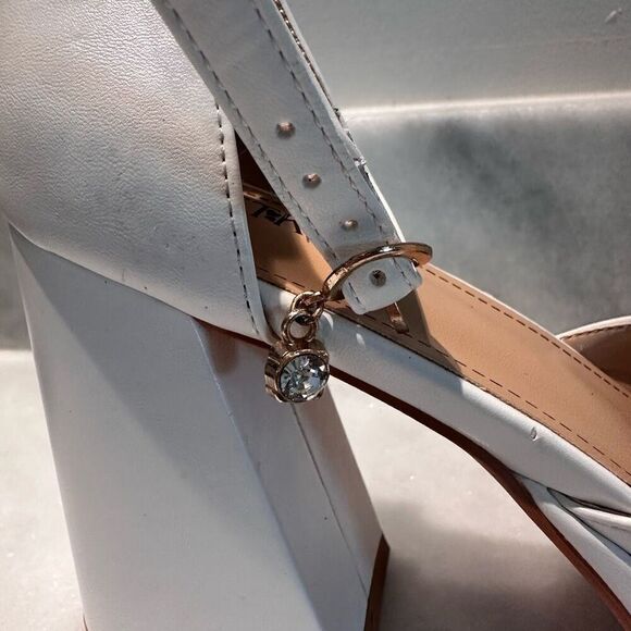 Wetkiss Ankle Buckle Strap Round Toe Platform Chunky Pump Heels White Size 9.5 - Picture 15 of 16